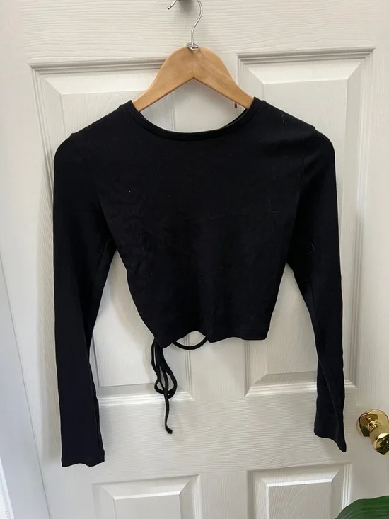Dynamite Black Long-Sleeve Open-Back Ribbed Crop Top - Picture 3 of 8